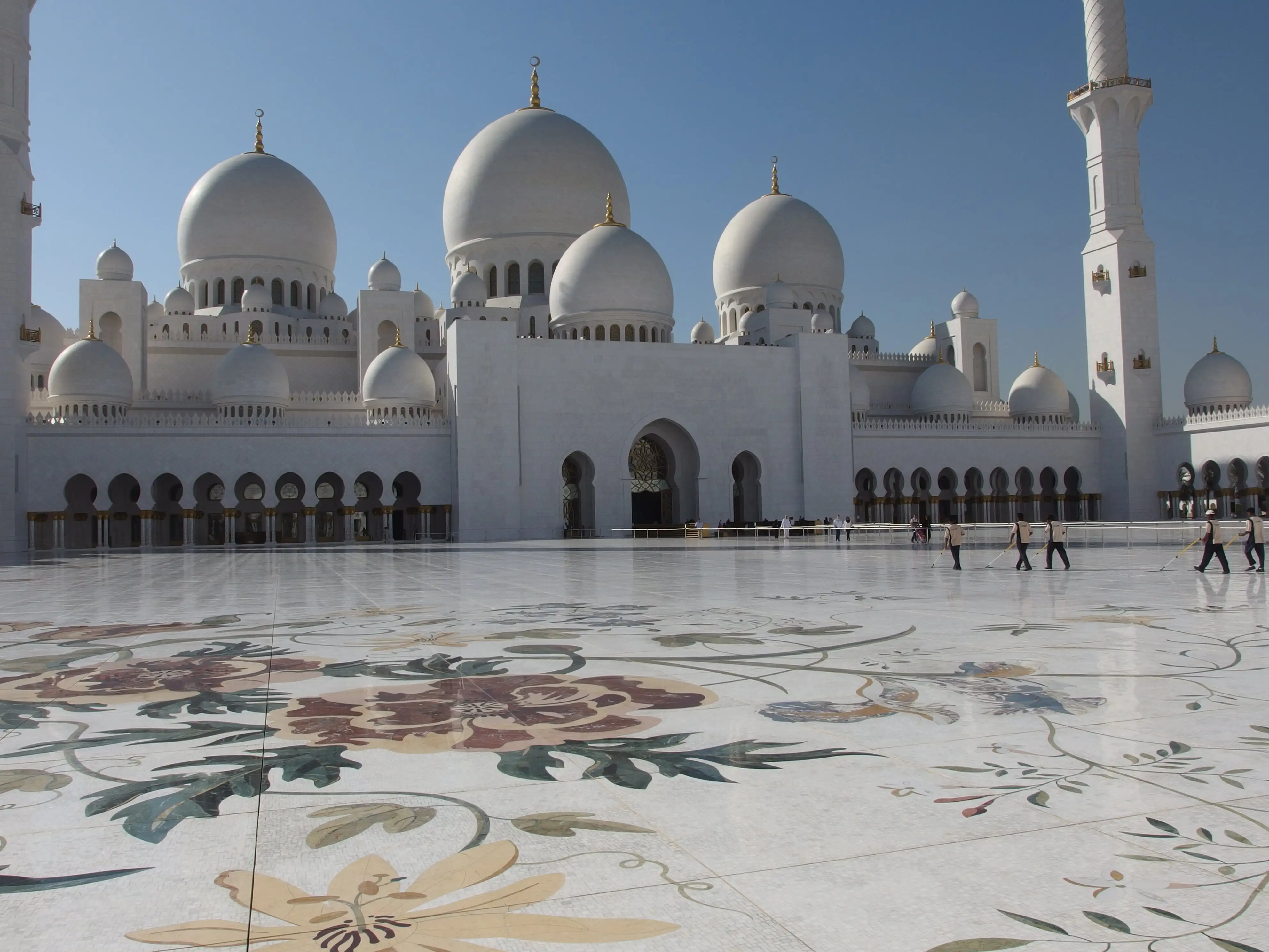 Sheikh Zayed Grand Mosque - Iconic landmark of Abu Dhabi