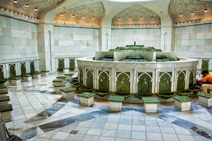 Sheikh Zayed Grand Mosque – Iconic Landmark in Abu Dhabi